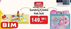 Uçar Oyuncak Sandviç/Çilekli Kek Seti Uçar Oyuncak Sandviç/Çilekli Kek Seti